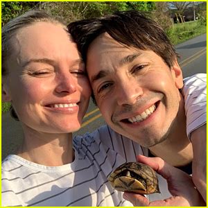 Justin Long, 44, shows off his very toned body at the beach